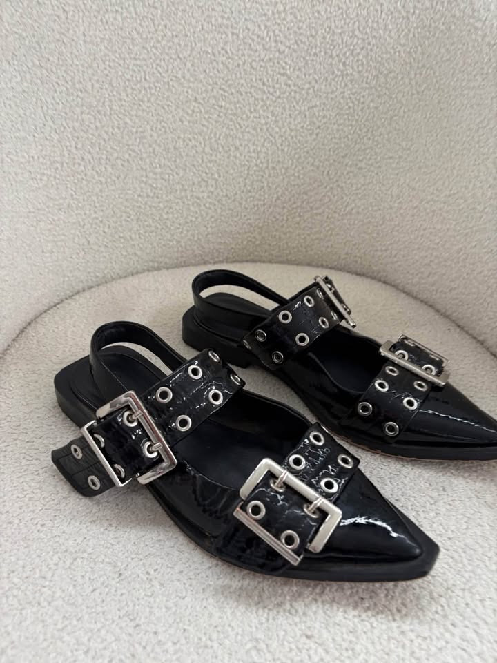 Alias Mae Sandal - size 39