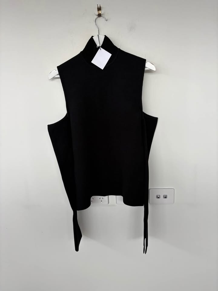 Scanlan Theodore Crepe Knit Top - size medium BNWT