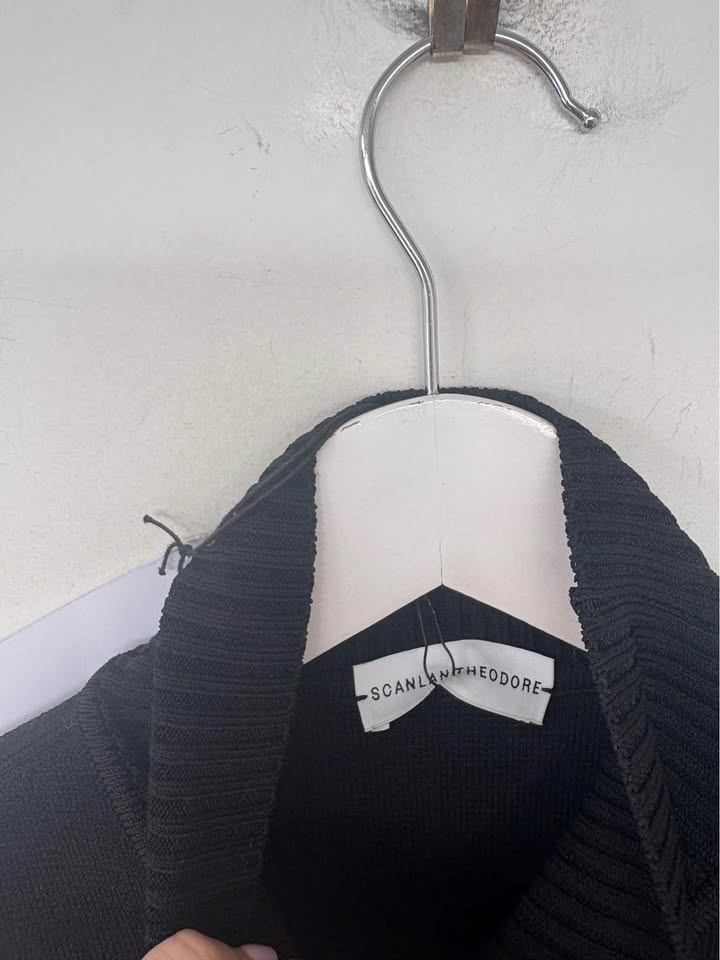 Scanlan Theodore Crepe Knit Top - size medium BNWT