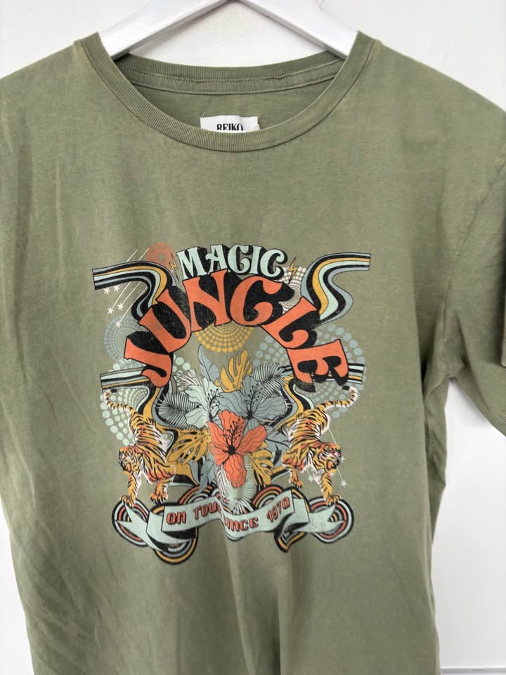 REIKO Tee - size medium
