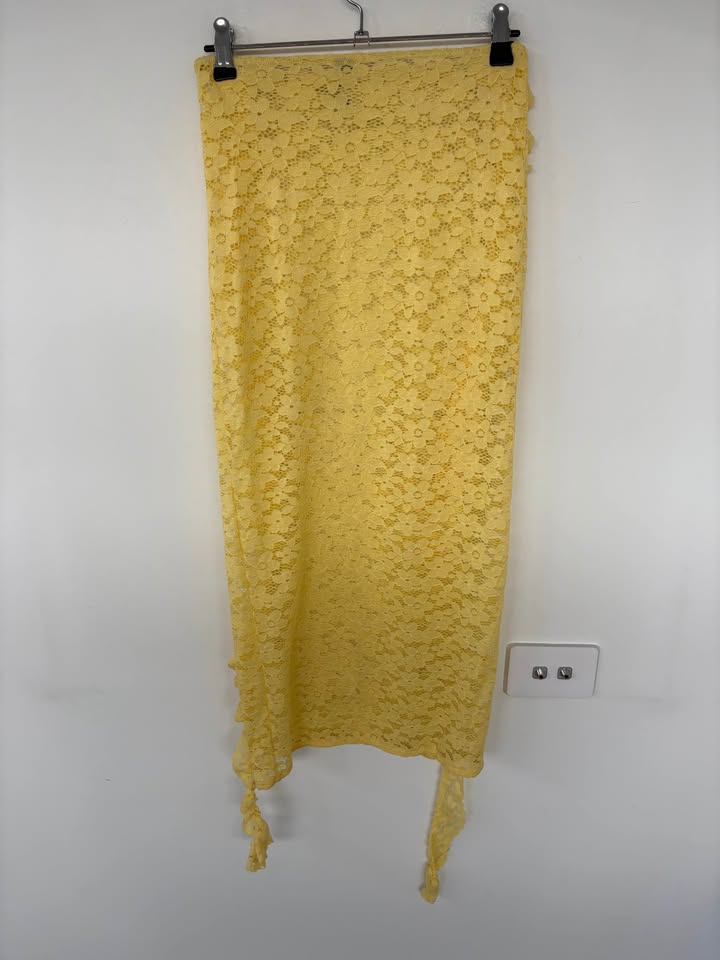 Decondurate Yellow Lace Set - size 6