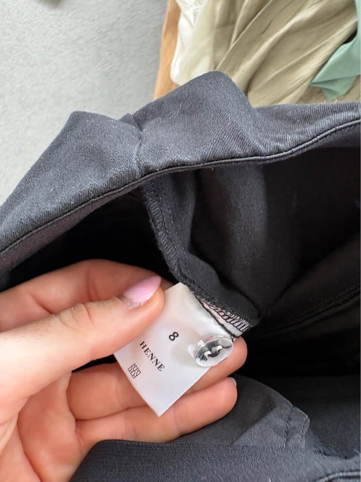 Henne Capri Pants - size 8