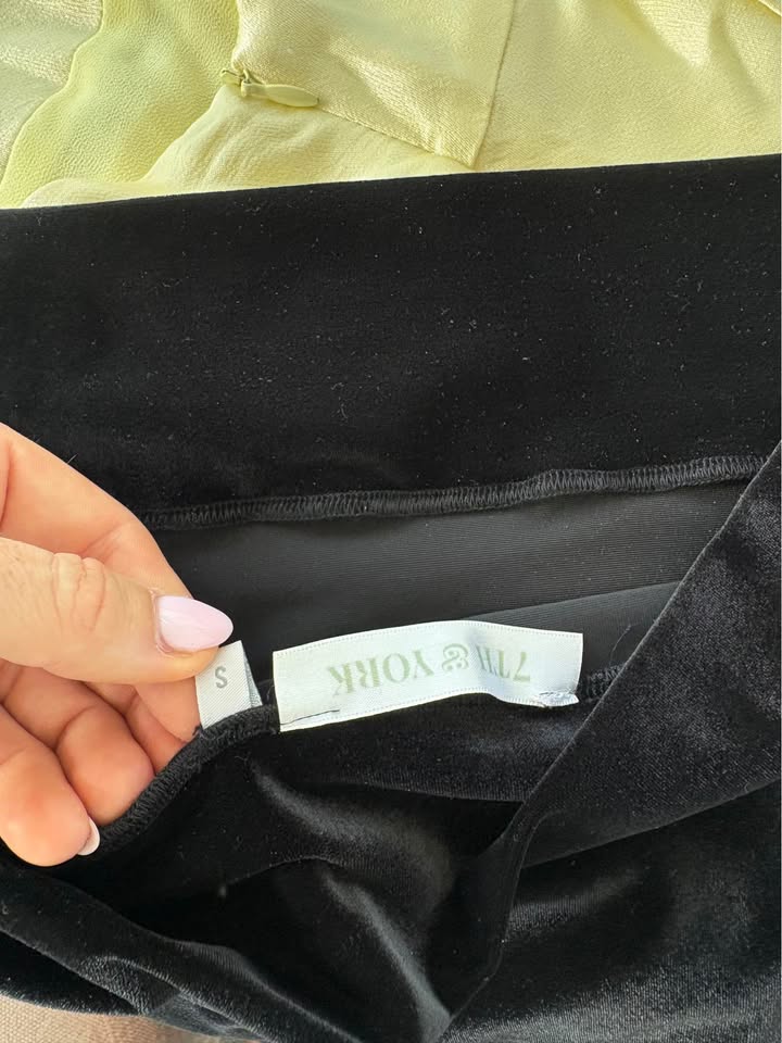 7th and York Velvet Maxi - size small