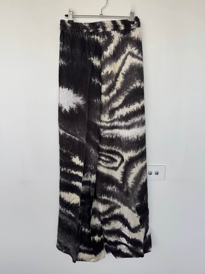 Maku Pants - size 8 BNWT