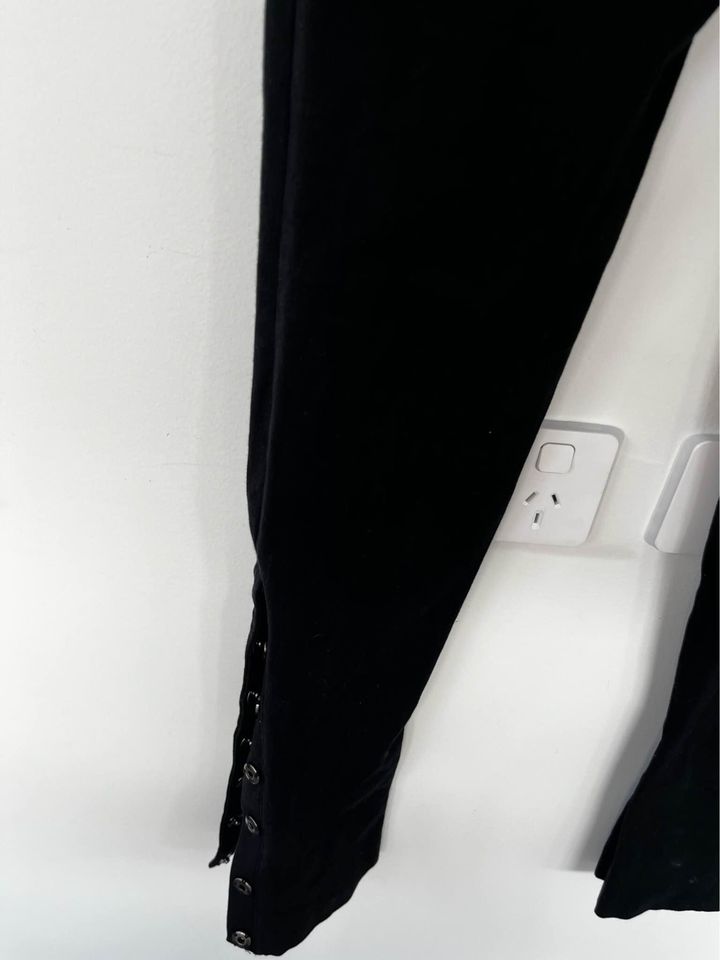 Henne Black Pant - size 6