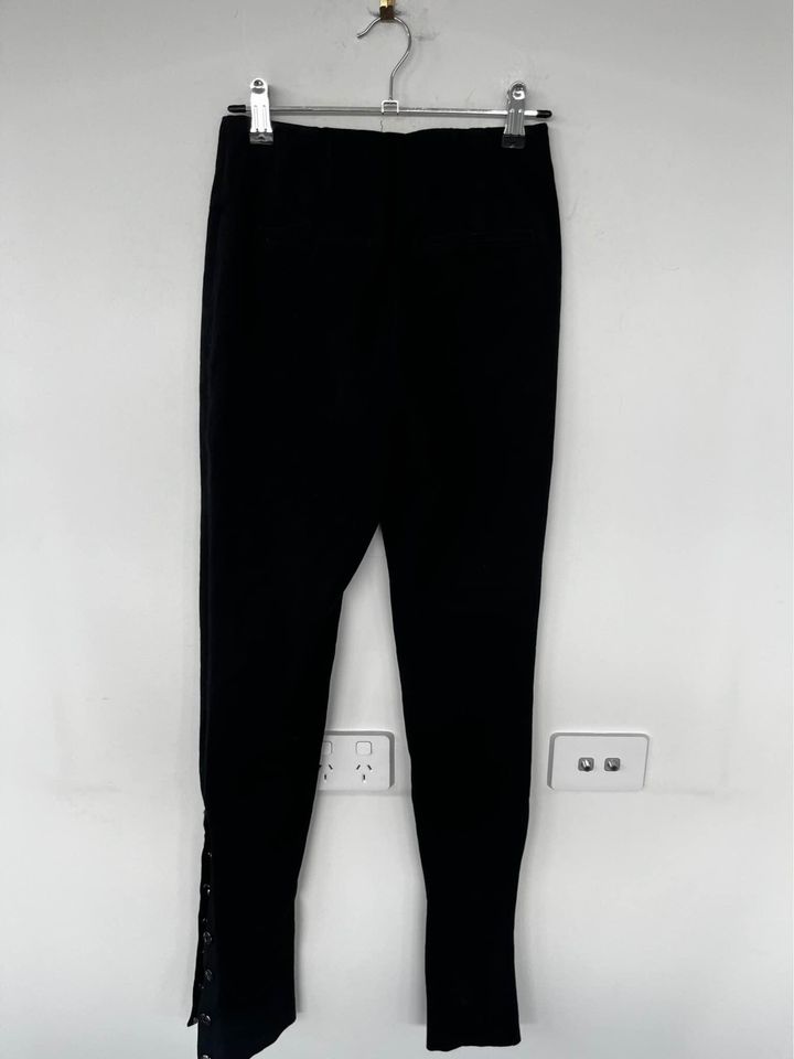 Henne Black Pant - size 6