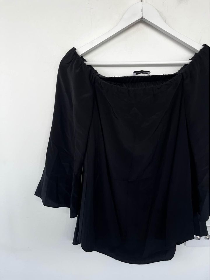 Scanlan Theodore Off Shoulder Top - size 8