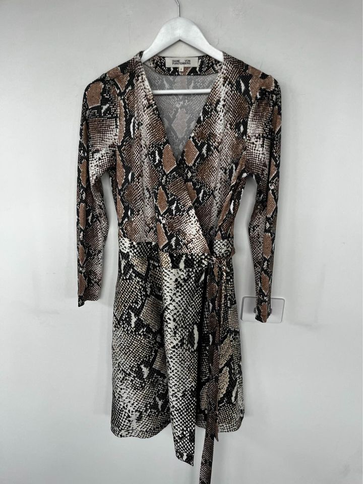 Diane Von Furstenberg Dress - size 8