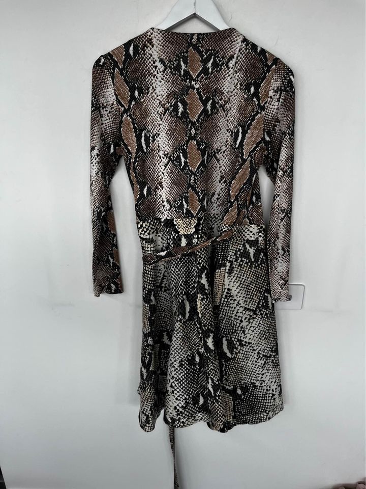 Diane Von Furstenberg Dress - size 8