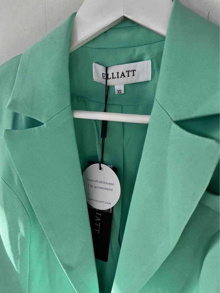 Elliatt Blazer - size XS