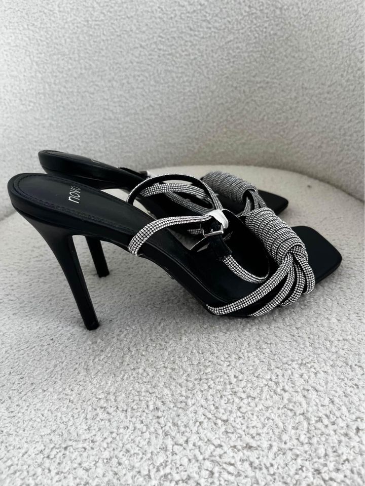 Novo Heels - size 10