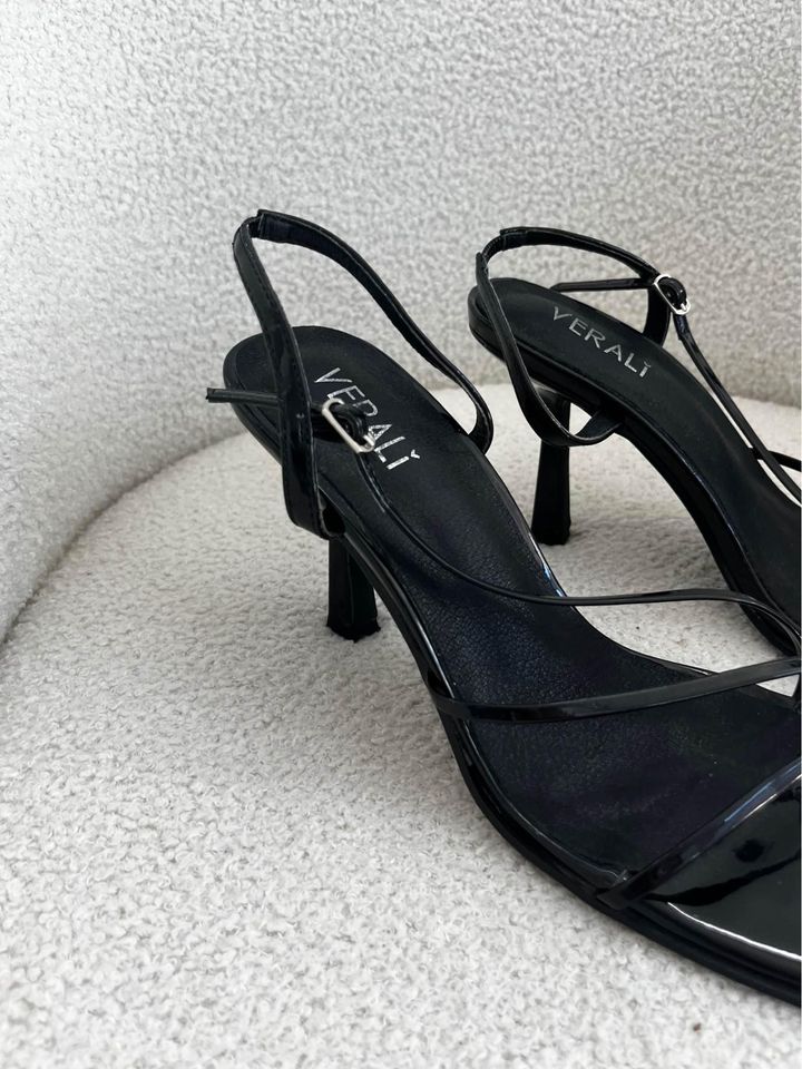 Verali Heels - size 40