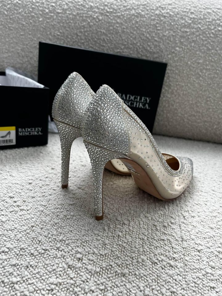 Badgley Mischka Heels - size 7 1/2