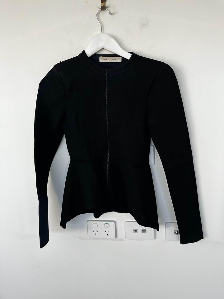 Scanlan Theodore Black Crepe Knit Jacket - size small