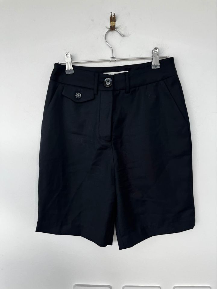 Anna Quan Tailored Shorts - size 6