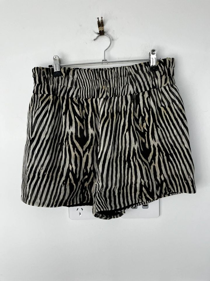 Manning Cartell animal print silk short set - size ML