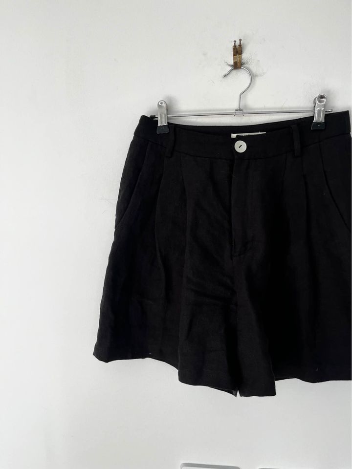 Marle Shorts - size 6