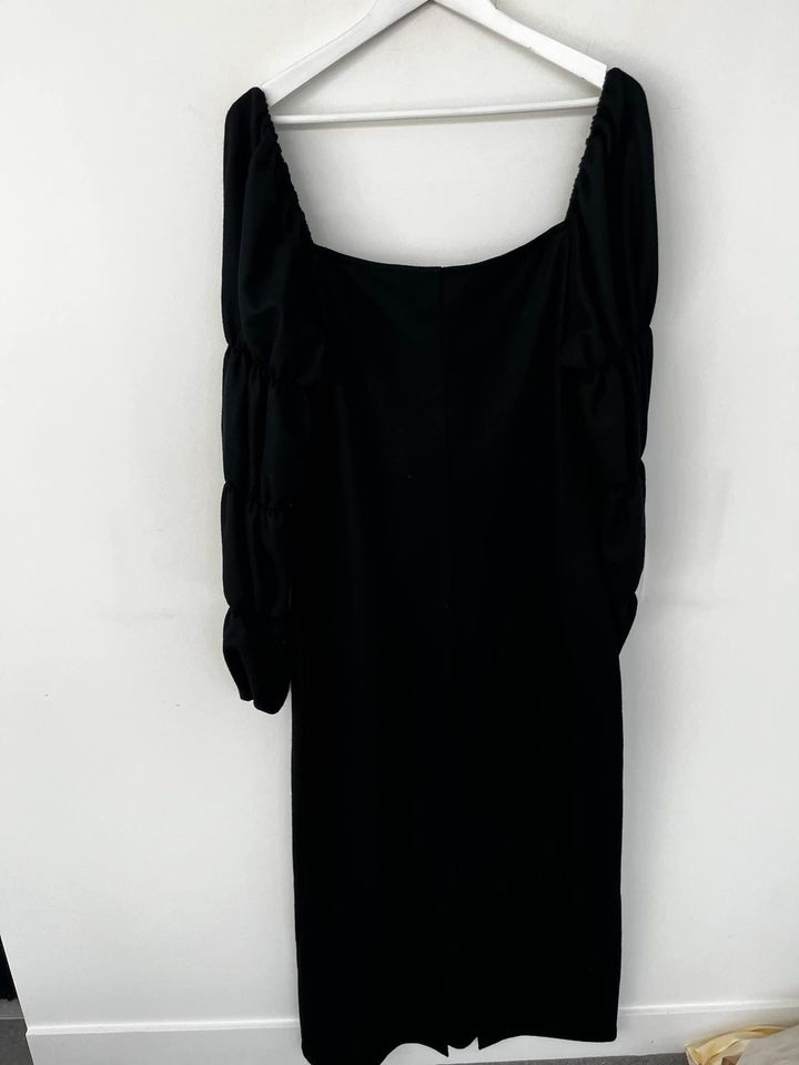 Arnsdorf Black Maxi Dress - size large