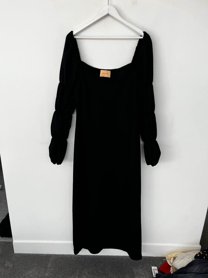 Arnsdorf Black Maxi Dress - size large