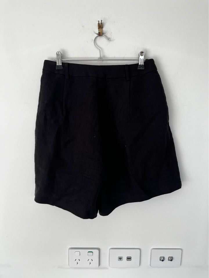 Marle Shorts - size 6