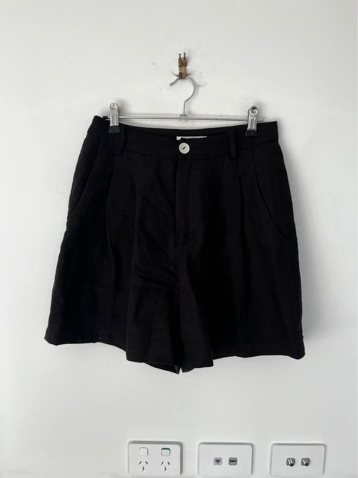 Marle Shorts - size 6