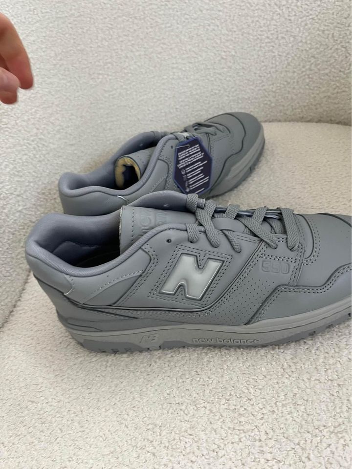 New Balance Grey 550 Sneaker - size 41.5