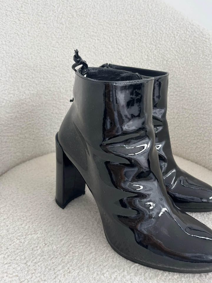 Stuart Weitzman Patent Leather Boots - size 38.5