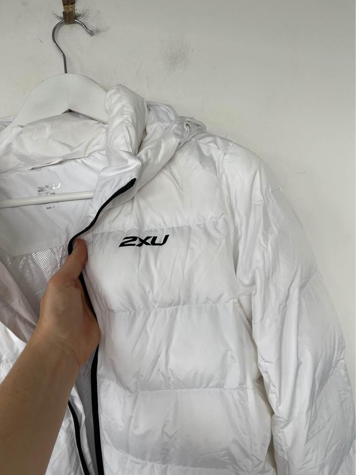 2XU Puffer Jacket - size XL