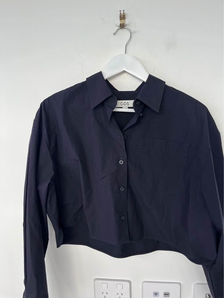 COS navy cropped shirt - size 38