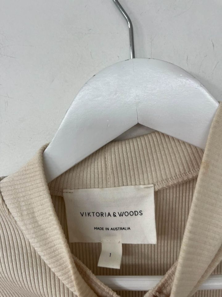 Viktoria & Woods Ribbed Cut Out Tee - size 1