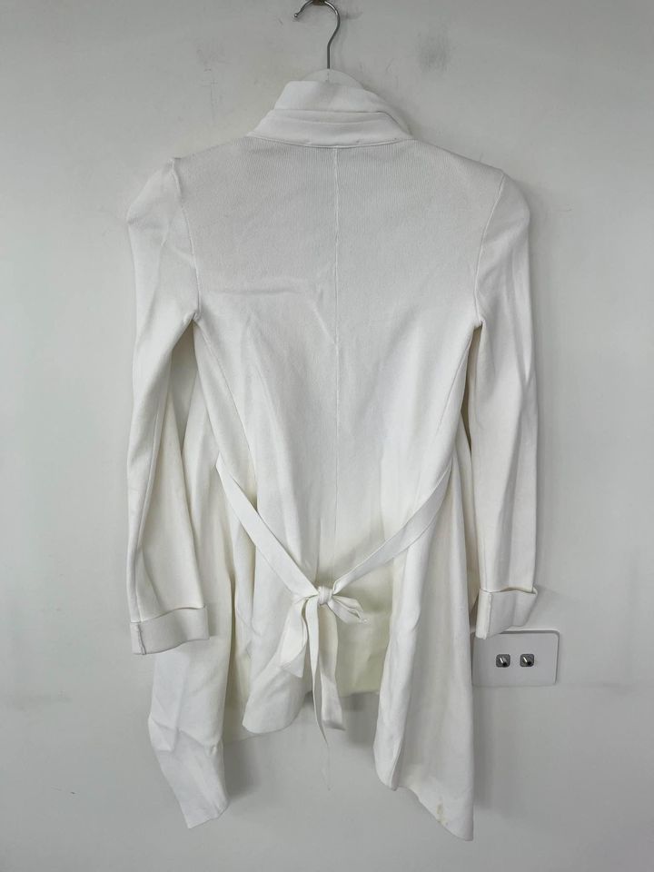 Scanlan Theodore white crepe knit jacket - size small