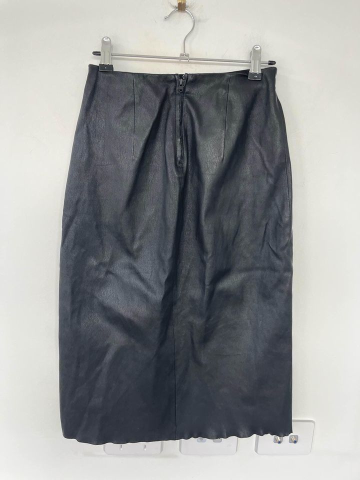 Scanlan Theodore black leather midi skirt - size 8