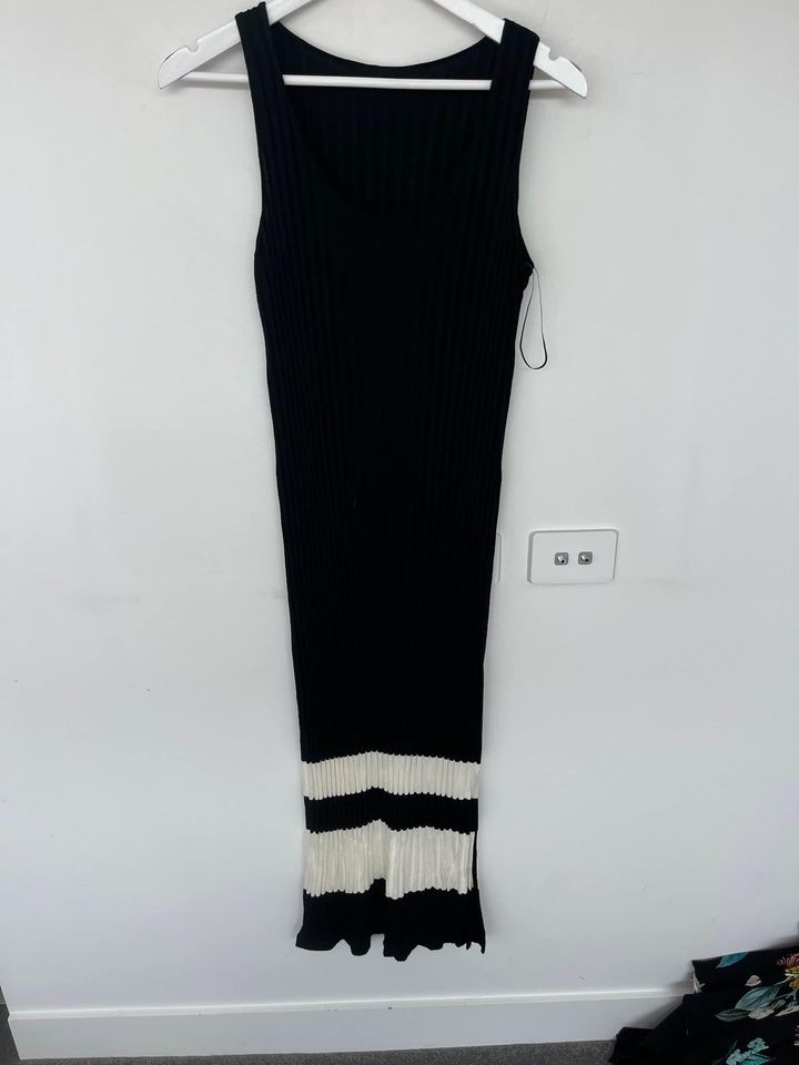 Massimo Dutti knit midi dress - size small