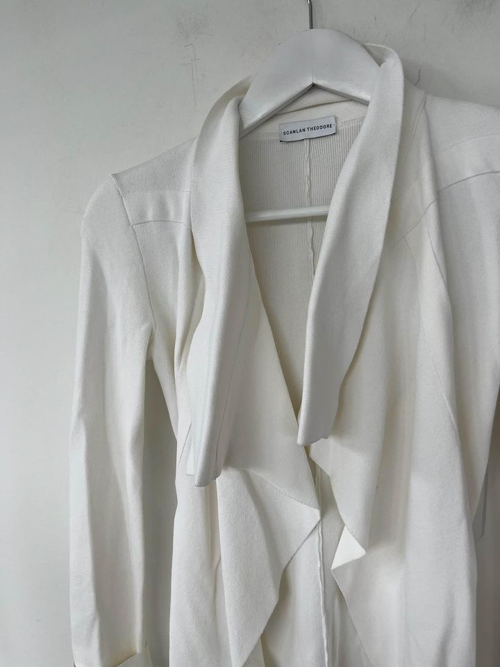 Scanlan Theodore white crepe knit jacket - size small