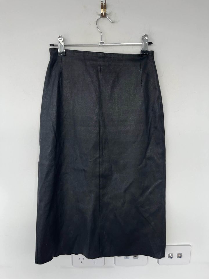 Scanlan Theodore black leather midi skirt - size 8