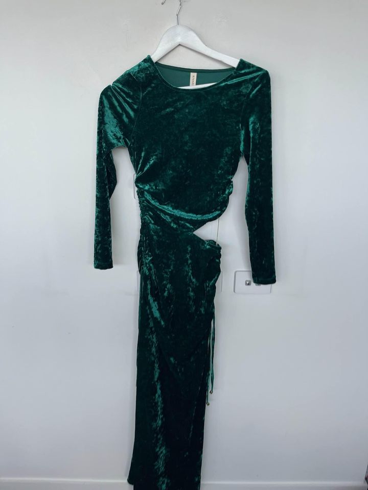 Kivari green velvet dress - size 6