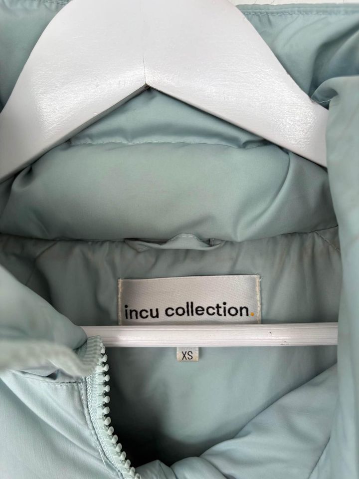 Incu Collection blue puffer jacket - size xs