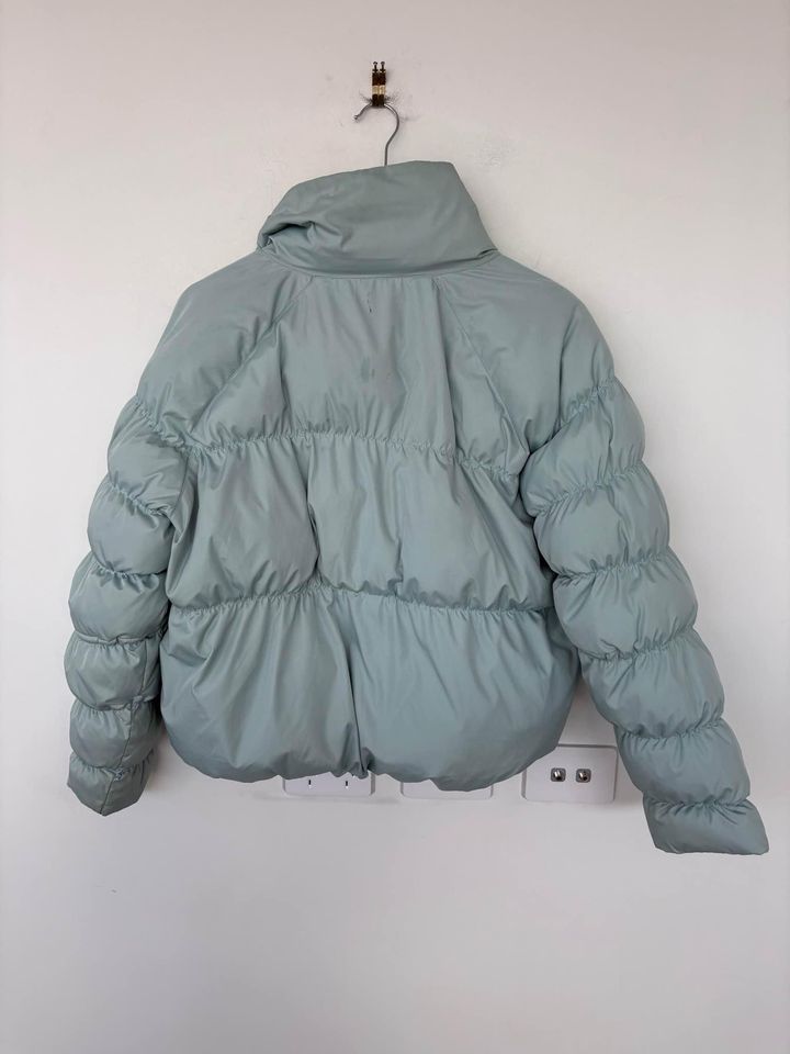 Incu Collection blue puffer jacket - size xs