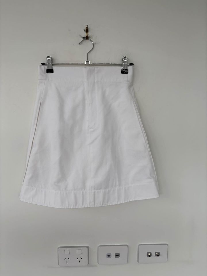 Scanlan Theodore White Mini Skirt - size 6