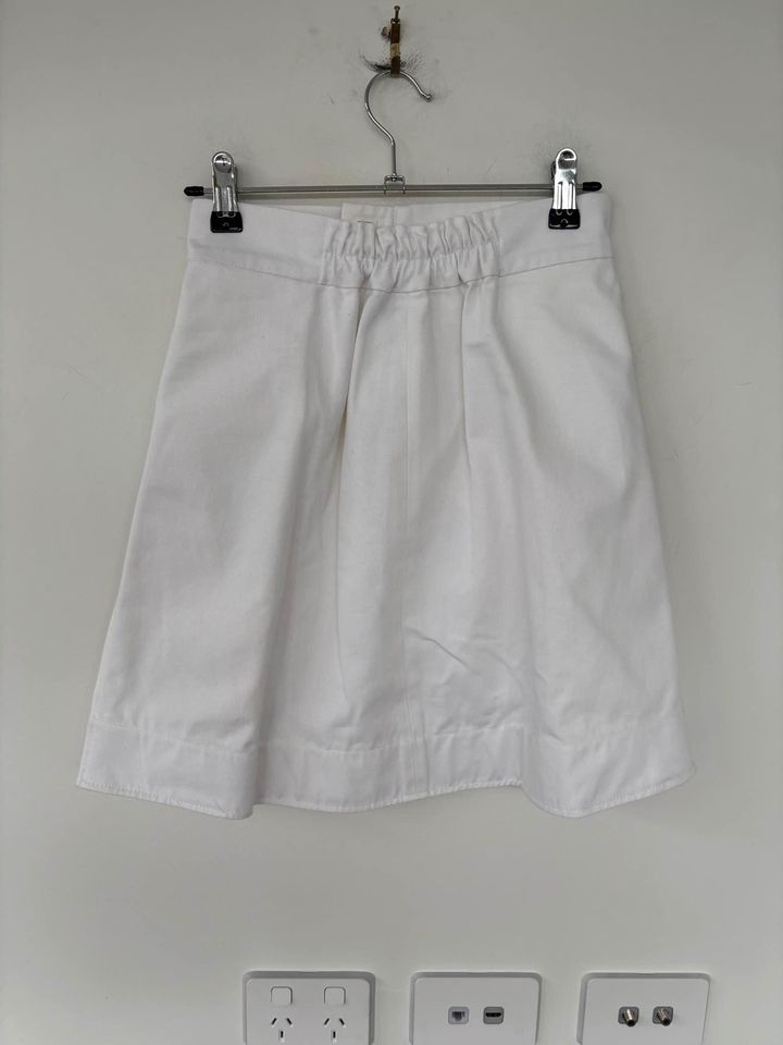 Scanlan Theodore White Mini Skirt - size 6