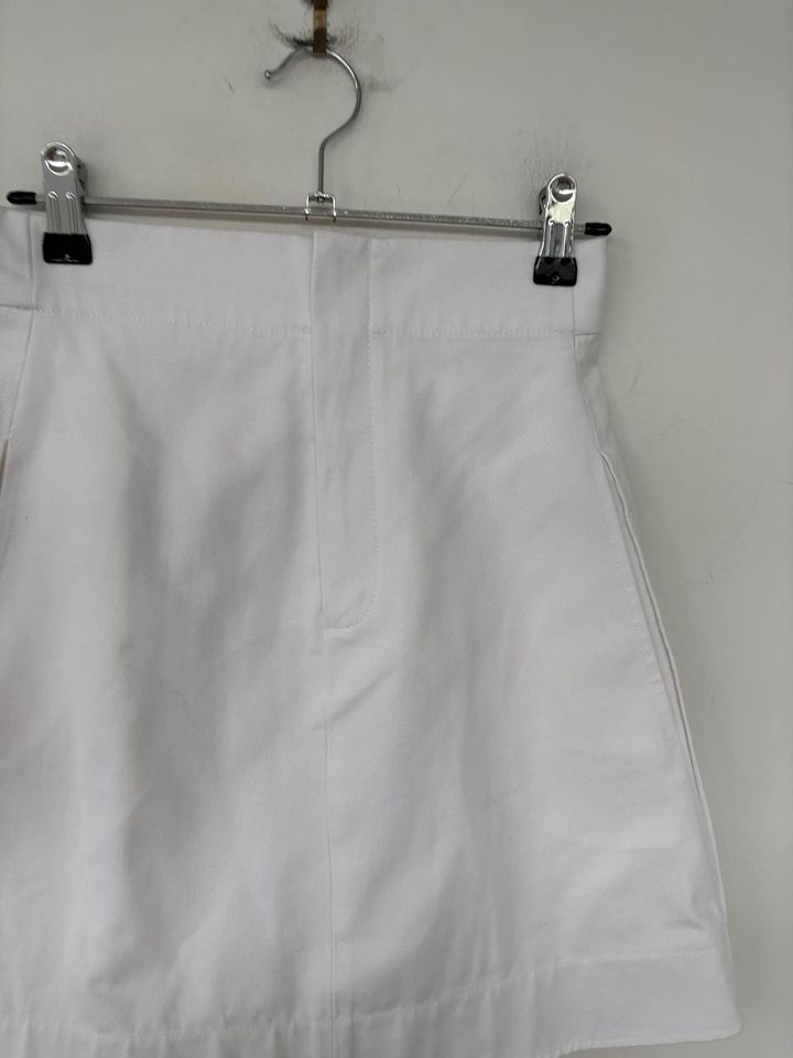 Scanlan Theodore White Mini Skirt - size 6