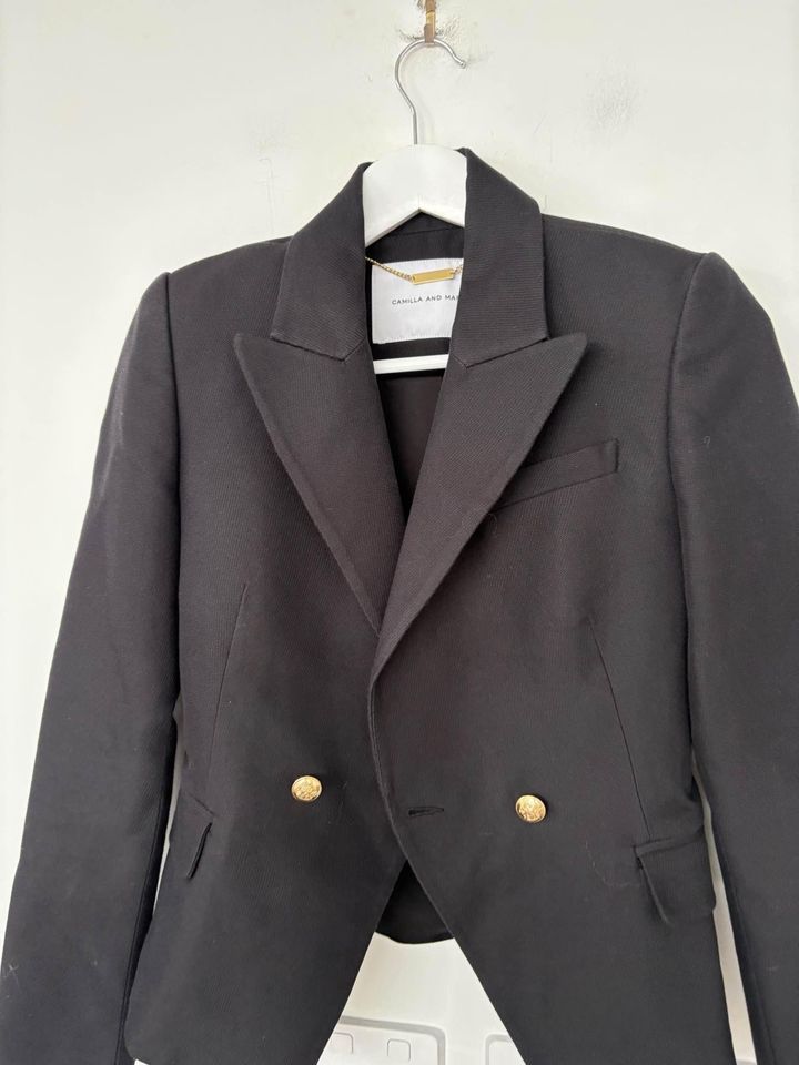 Camilla and Marc Blazer - size 6