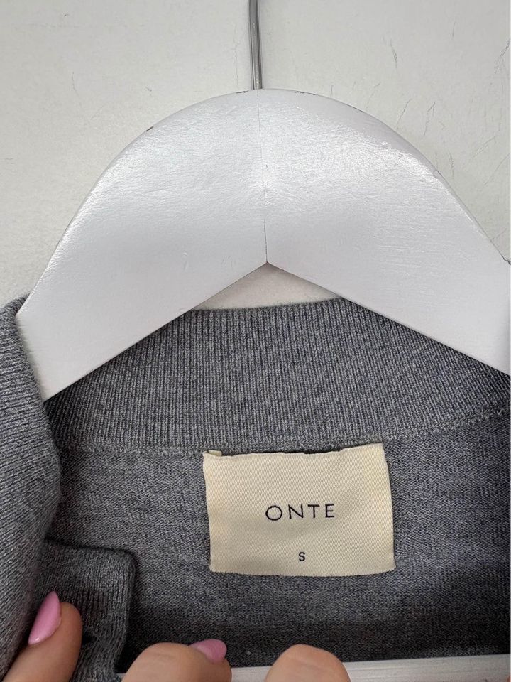 Onte Knit Vest - size small