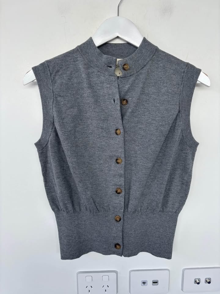 Onte Knit Vest - size small