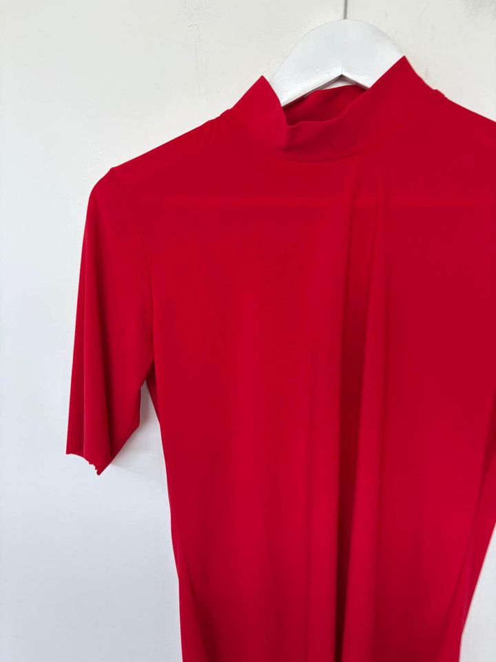 Camilla and Marc Red Top - size 12 BNWT