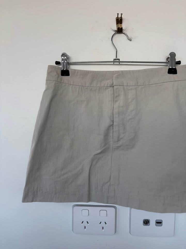 Henne Mini Skirt - size 8