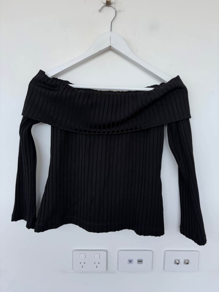 Manning Cartell Off Shoulder Top - size 8