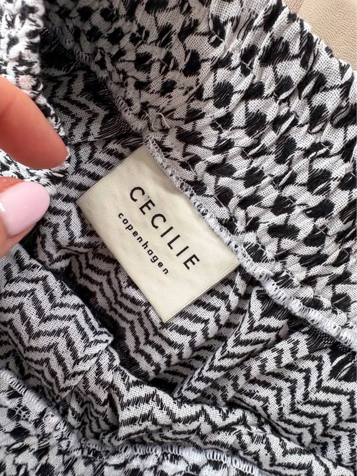 Cecilie Skirt - size medium