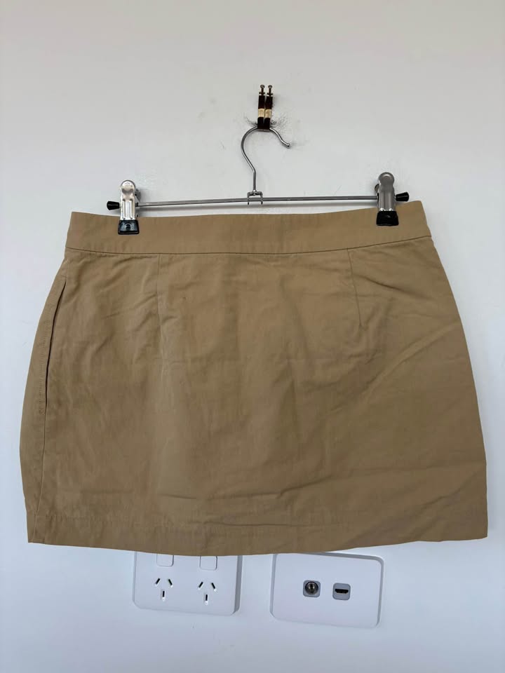 Henne Mini Skirt - size 8