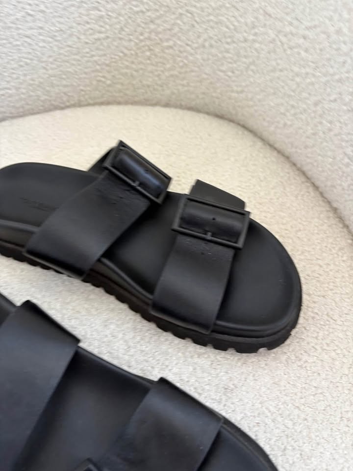 Tony Bianco Slides - size 9